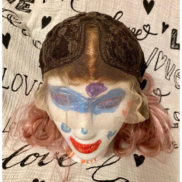 ⛔️SOLD⛔️ CSC “Sparkling Rosé” High Quality Synthetic Wig NWT - Picture 7 of 8